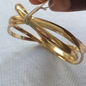 ✨Gold Tone tangle three strand bangles✨